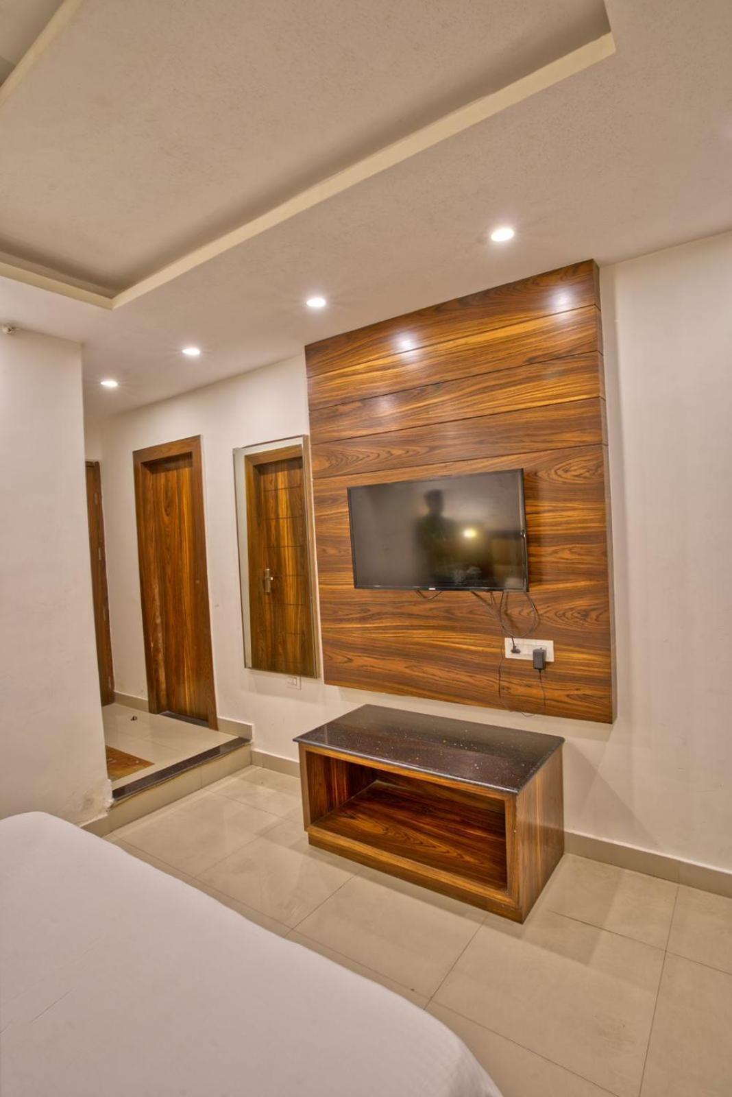 Hotel Height View Residency Dehradun Esterno foto